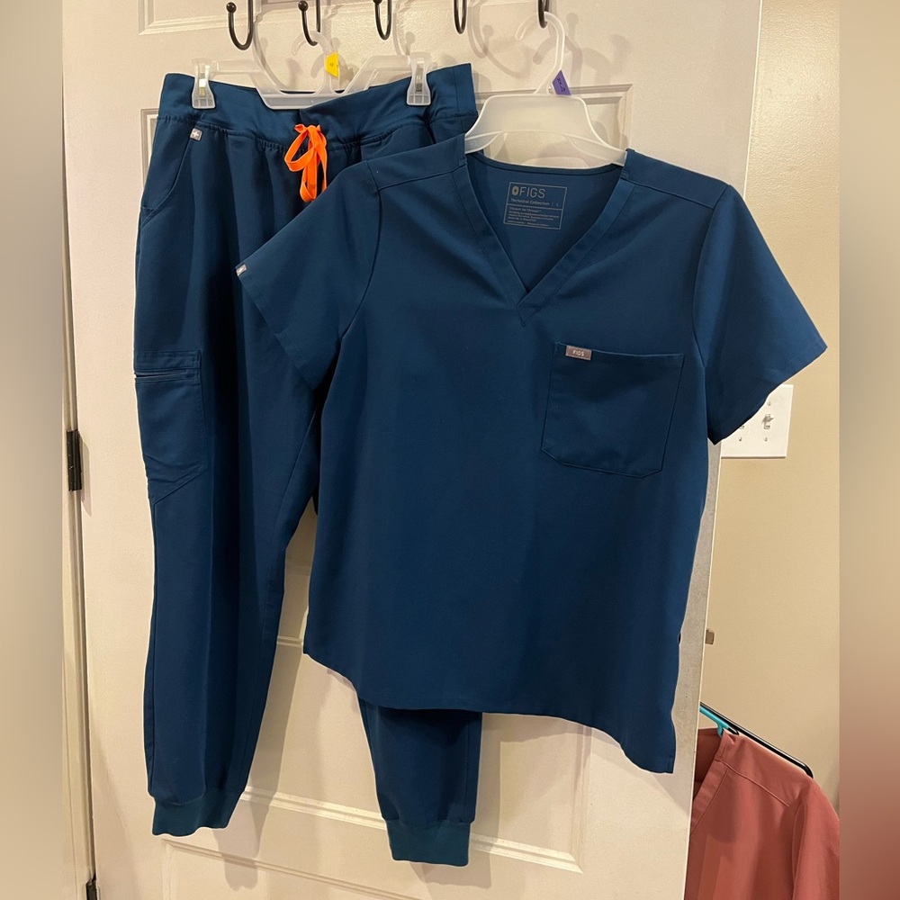 Figs deep reef scrub set L/L.